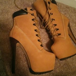 Zigi Girl Boot only Never worn..