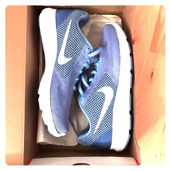 Nike Shoes - BNWT Nike revolution 3 sneakers