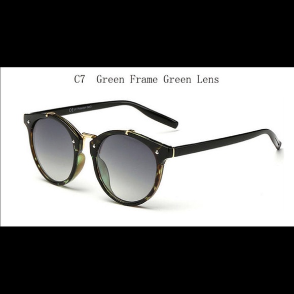 Glasses with the carrier and cleaner!☀️