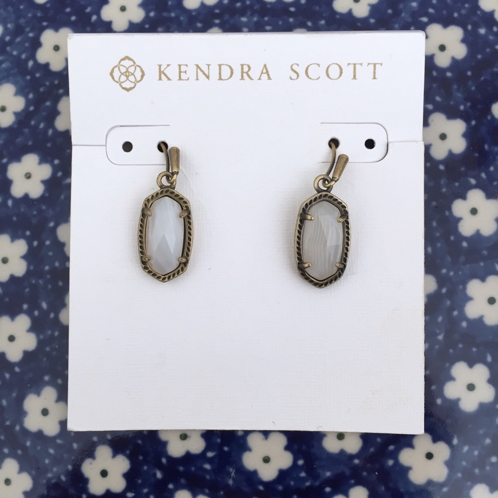 NWT Kendra Scott Lee White Banded Agate Earring - Picture 2 of 3