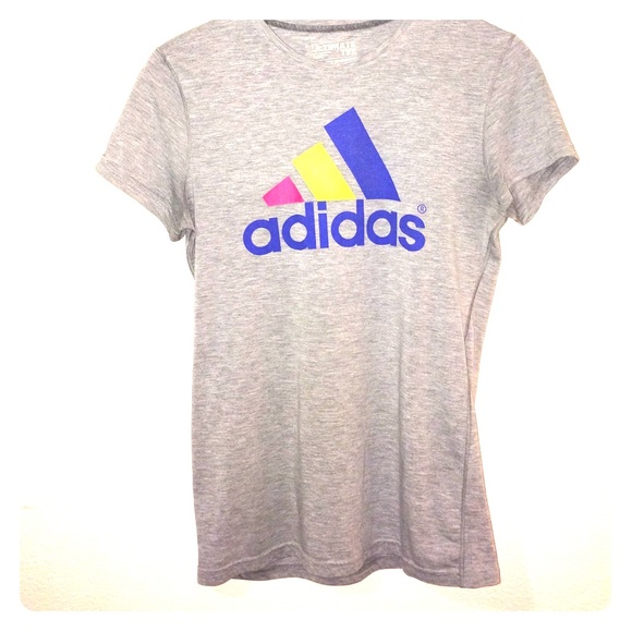 ✨Adidas t-shirt✨