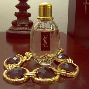 Delicious smelling classy perfume