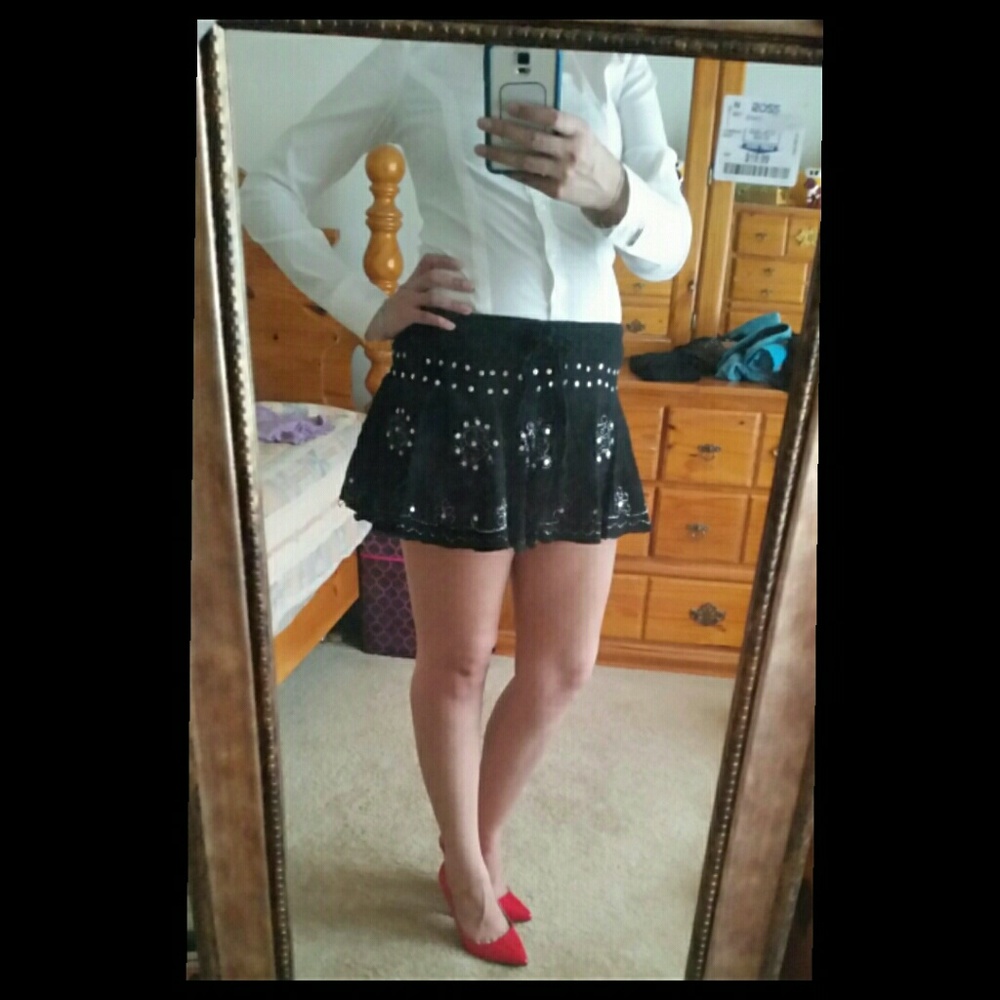 Black mini skirt, silver embroidery, no size