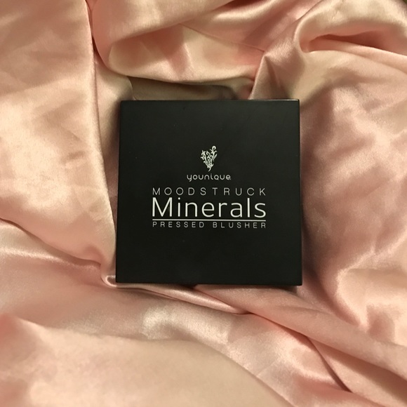 Younique Pressed Powder Blusher in "Sweet"