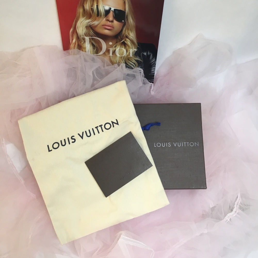 Louis Vuitton Authentic Paris,NWB - Picture 3 of 6