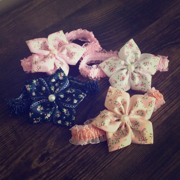 🚨 10 for $20 SALE !! Girls Floral Stretch Headband - Picture 2 of 4