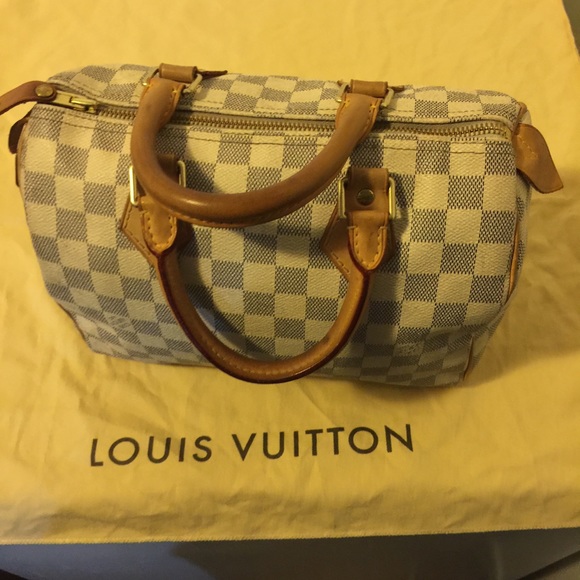 Louis Vuitton - Picture 2 of 4