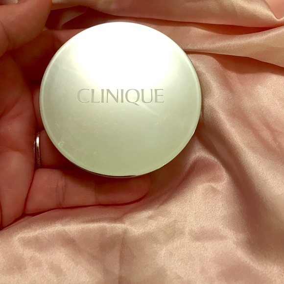 Clinique stay-matte universal blotting powder