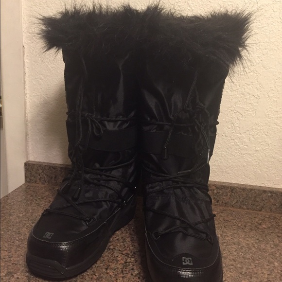 SOLD.  DC WOMENS Ski Snow Boot size 8 NEW - Picture 2 of 3