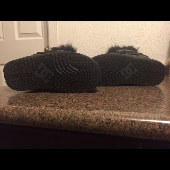 SOLD.  DC WOMENS Ski Snow Boot size 8 NEW - Picture 3 of 3