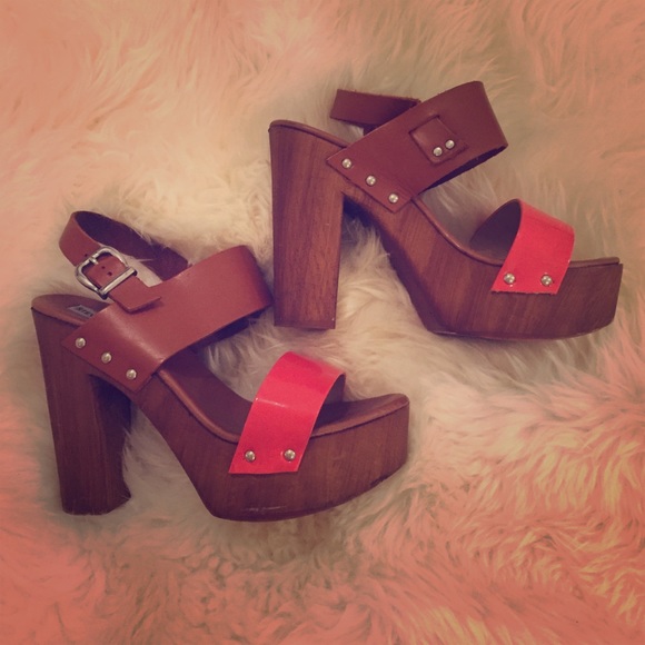 Steve Madden coral striped heel