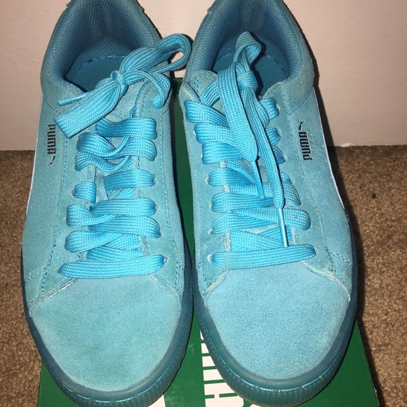Suede Pumas