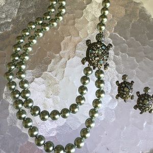 SOLD! Heidi Daus Turtle motif Pearl Necklace Set