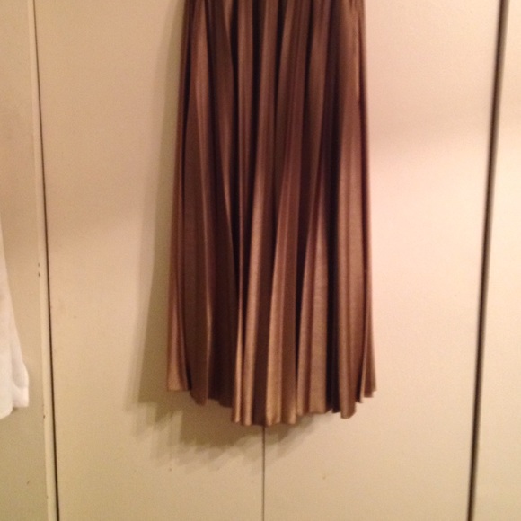 After 5 pleated dress - Picture 3 of 4