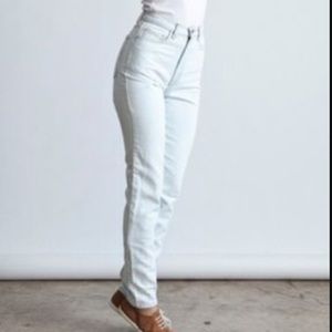 AMERICAN APPAREL HIGH WAISTED MOM JEANS