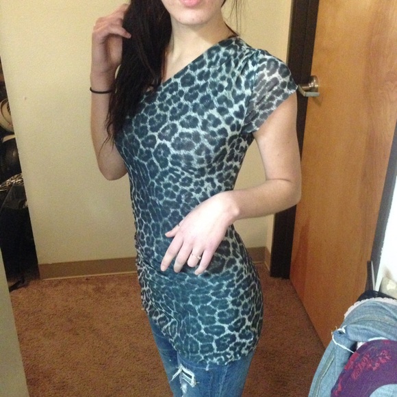 Leopard print one sleeve top - Picture 2 of 4