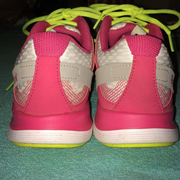 New Reeboks ✨ - Picture 2 of 4