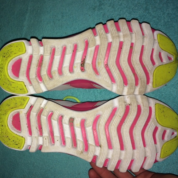 New Reeboks ✨ - Picture 4 of 4