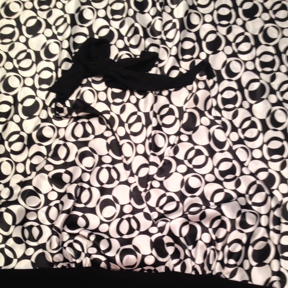Halter dress - Picture 3 of 4