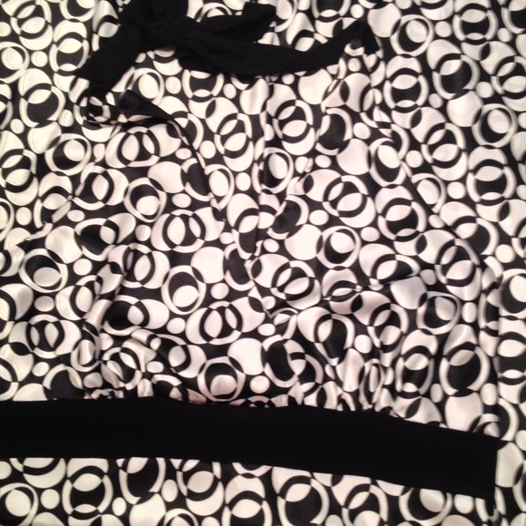 Halter dress - Picture 4 of 4