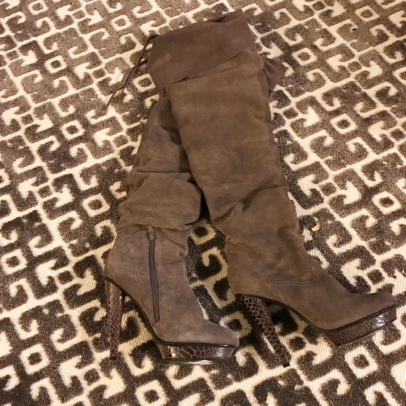 Gray leather Wild Pair boots over knee - Picture 2 of 3