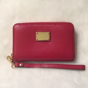 🎉SALE 🎉 Michael Kors Multifunction Wristlet -Red