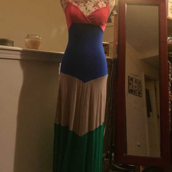 Papaya Dresses & Skirts - Maxi dress with great color blocking!