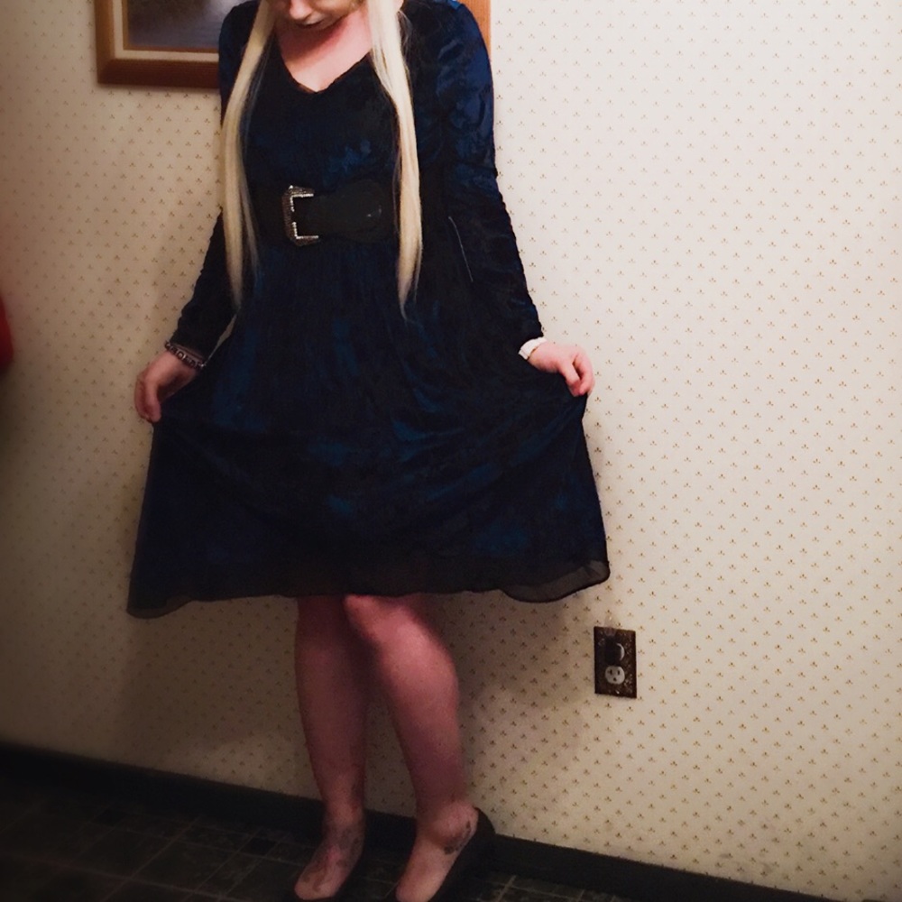 ❗️PRICE DROP❗️ Simply Vera Blue&black Velvet dress