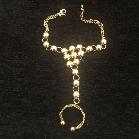 BNWT: ring to wrist bubble chain ring/bracelet