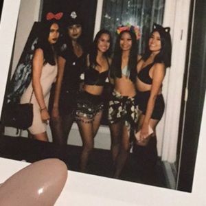 Meet your Posher, Azalia