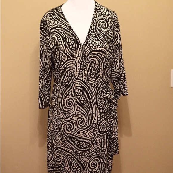 🔸NEW w/no tags🔸Black & Off-White Wrap Dress