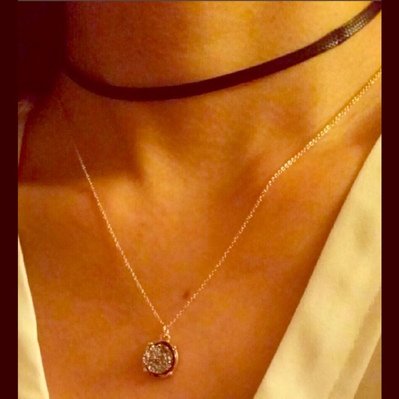 Gorgeous choker with druzy pendant on gold chain