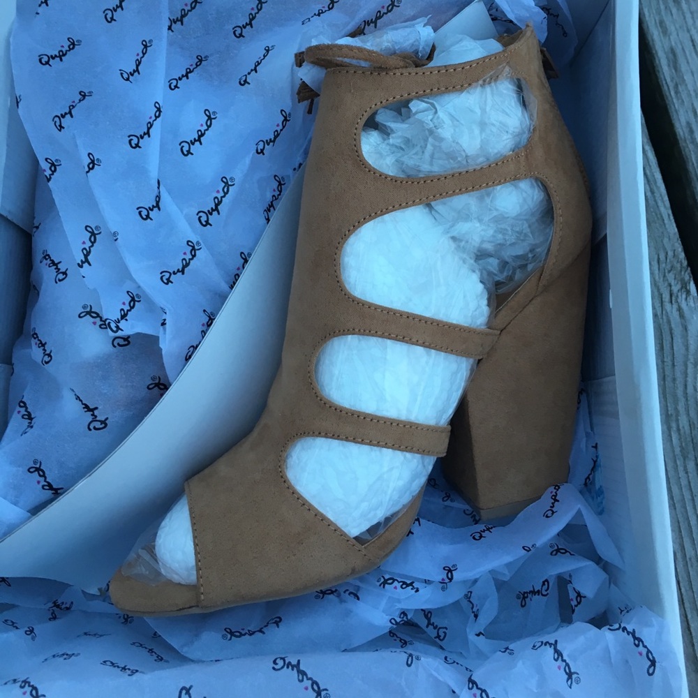 Tan Vegan Suede Caged Sandals! NEW! - Picture 7 of 11