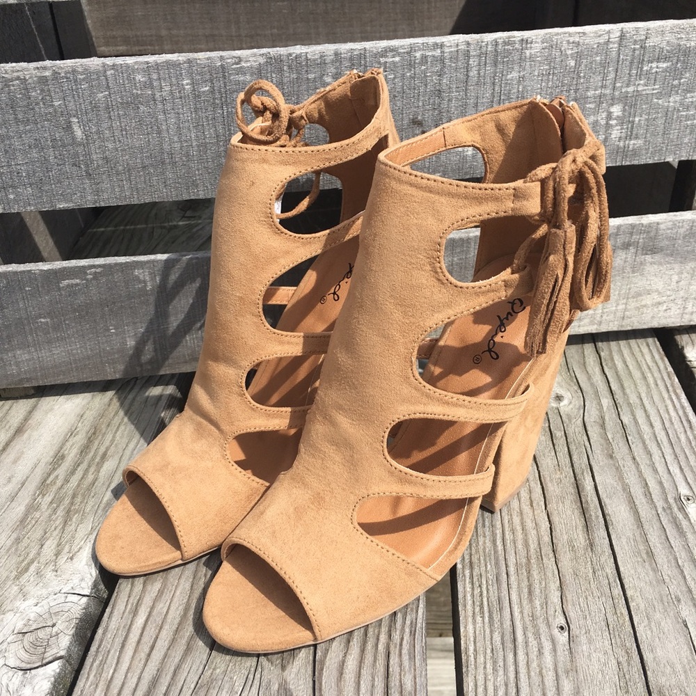 Tan Vegan Suede Caged Sandals! NEW! - Picture 3 of 11