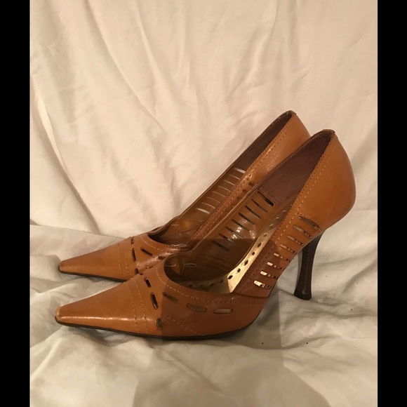 BCBG girls tan pumps