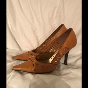 BCBG girls tan pumps