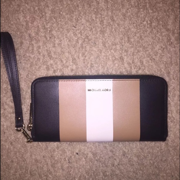Michael Kors Travel Wallet Striped brand new