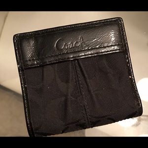 One hour Flash sale‼️Signature Coach wallet