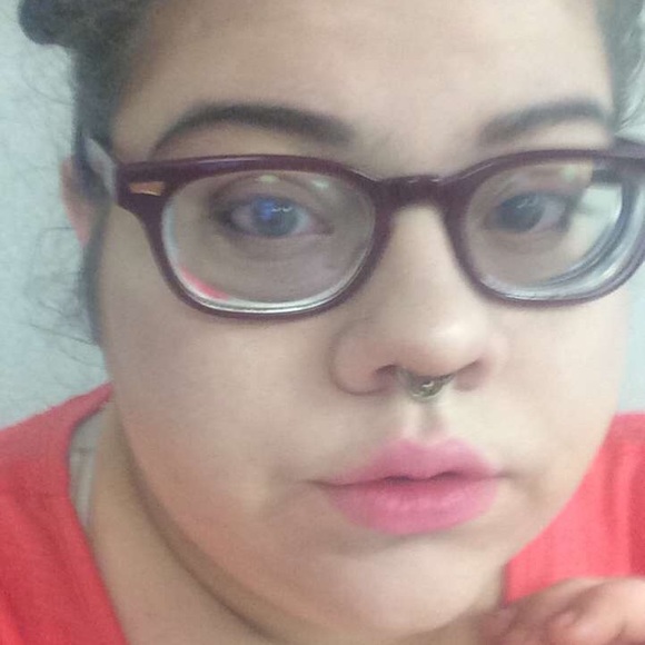 Meet your Posher, Katelyn - Picture 2 of 3