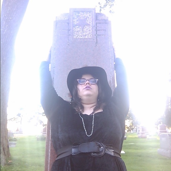 Meet your Posher, Katelyn - Picture 3 of 3