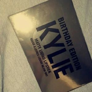 Kylie birthday edition 6 mini matte lip glosses