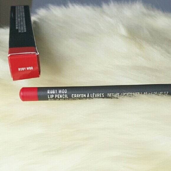 mac lip pencil ruby woo