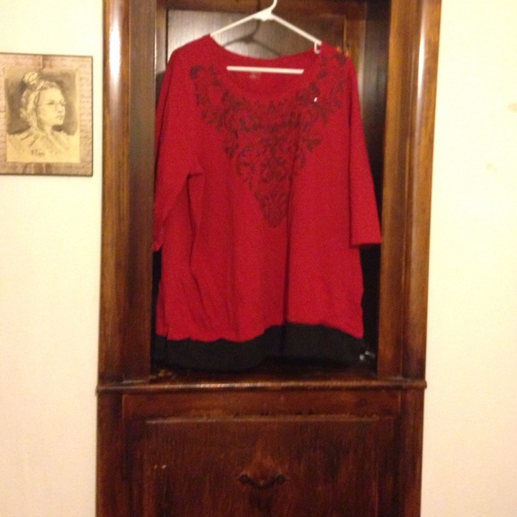Catherine's red top with black lace trim - Picture 1 of 4