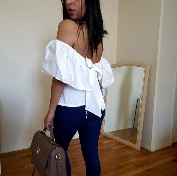 🍃LAST ONE🍃WHITE OFF SHOULDER RUFFLE TOP - Picture 2 of 4
