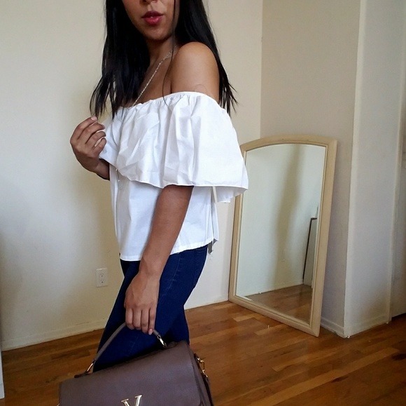 🍃LAST ONE🍃WHITE OFF SHOULDER RUFFLE TOP - Picture 3 of 4