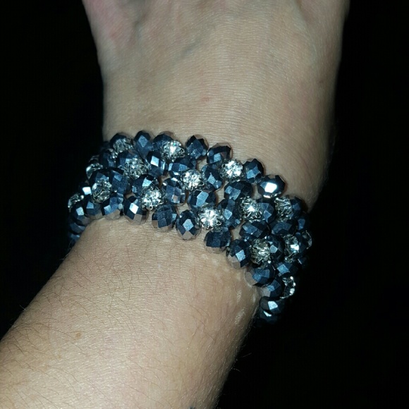 Costume jewelry - Picture 2 of 2