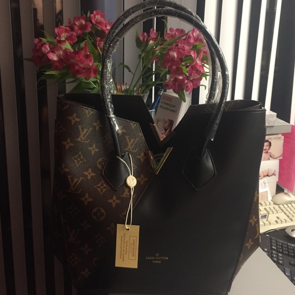 A Louis Vuitton handbag