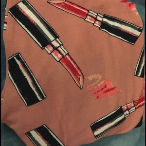 LuLaRoe Pants - Lularoe TC lipstick pants *worn 2 time* LuLaRoe Pants - Lularoe TC lipstick pants *worn 2 time*