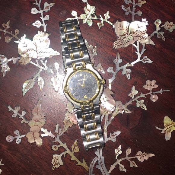 GUCCI watch! (Women's)