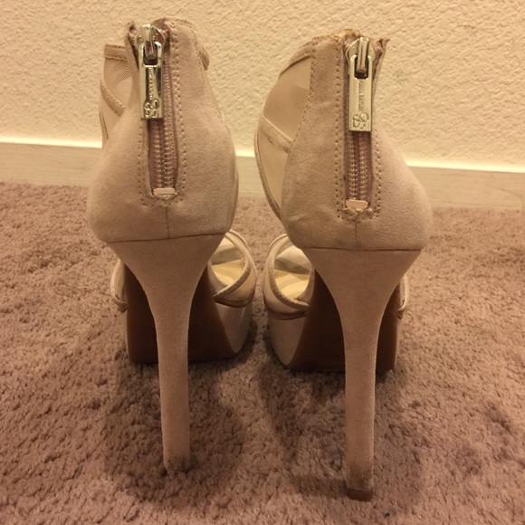 Jessica Simpson Nude High Heals - Picture 2 of 4